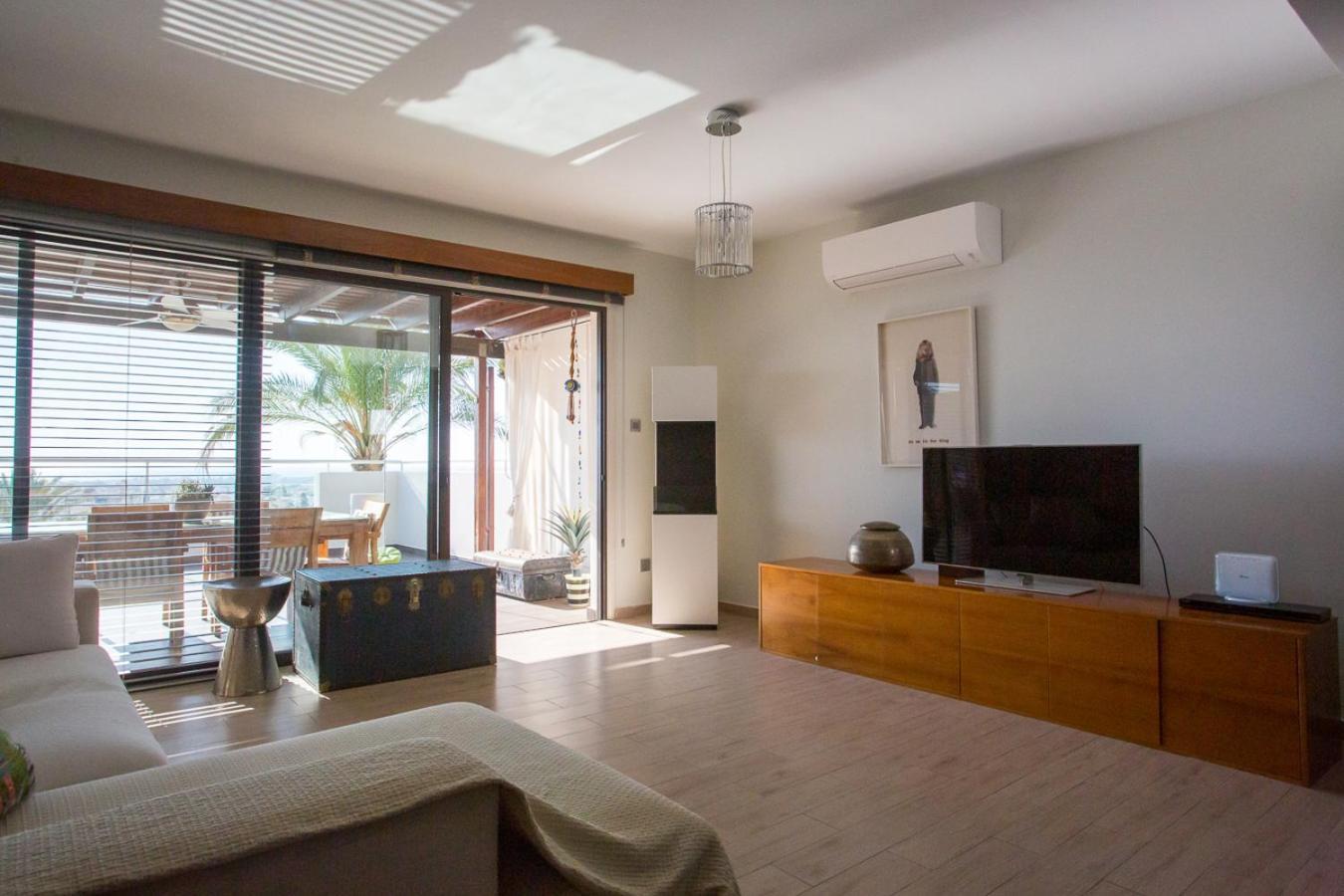 Penthouse Duplex Overlooking The Mediterranean Larnaca Dış mekan fotoğraf